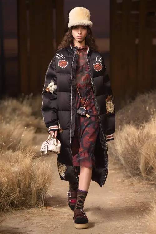 我哭，又跟着阿Sa、吴建豪、Selena 种草了Coach的2017秋冬系列