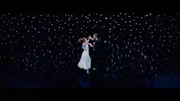 我有一段旋律和一个故事,你愿意和我,用梦想,去写完吗