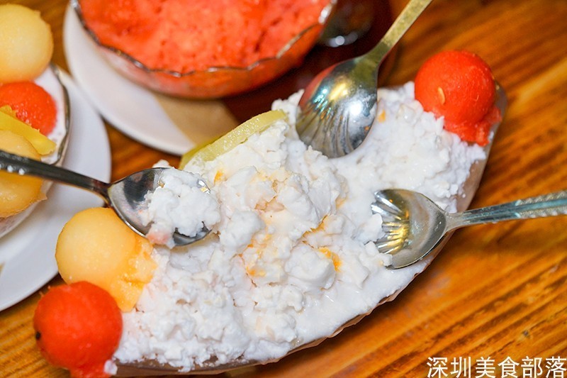 还在2月，已经有一大波人穿着毛衣排队吃冰了……