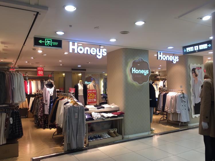 百货公司的日系女装正在撤退，然而你可能早就把它们忘了