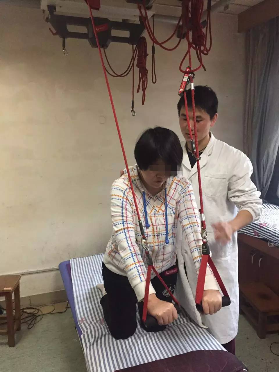 颈椎病、腰椎病,试试吊起来治病