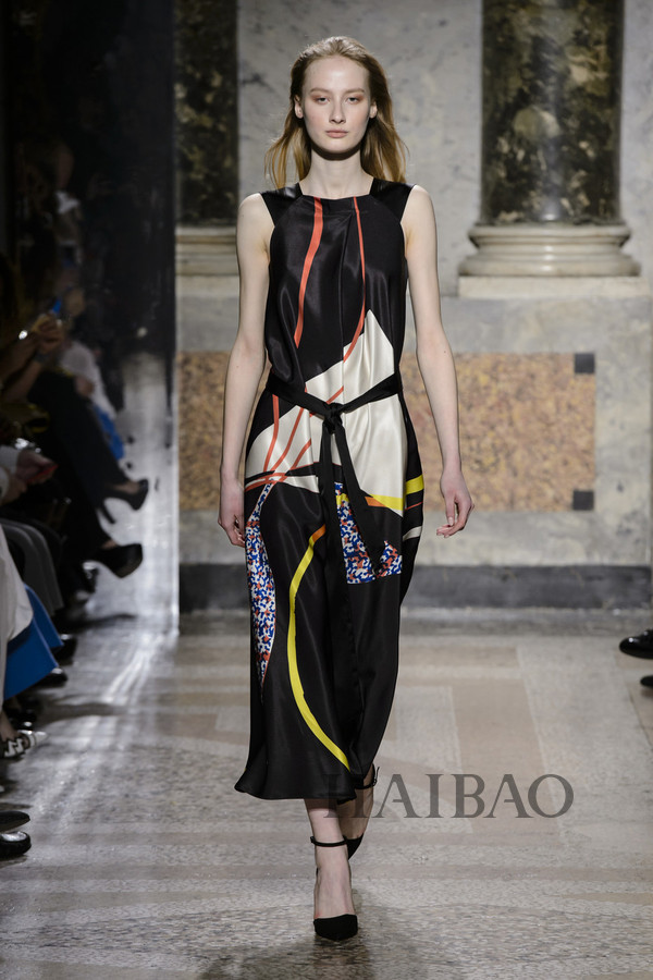 智慧女性心目中的最佳气质！MARYLING2017秋冬女装秀，海报网带你亲临2017秋冬米兰时装周