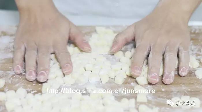 蛋果子最好吃的做法,蓬松酥软好吃的油果子