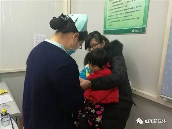 一岁多宝宝突然呕吐腹泻怎么回事,澄潭幼儿园小孩拉肚子呕吐