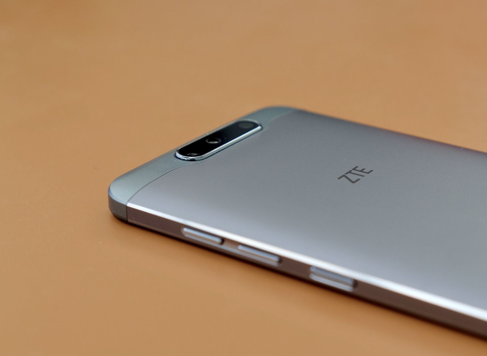 中兴BladeV9,中兴BLADEV8怎么样