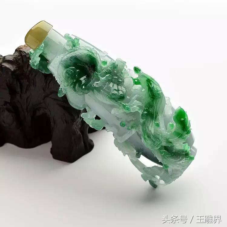 古代男子随身佩戴物品,男子穿越古代带了小玩具