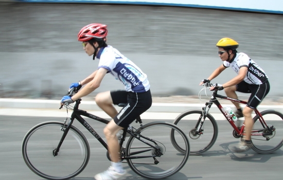 为什么骑自行车膝盖疼,为什么骑自行车膝盖会不舒服