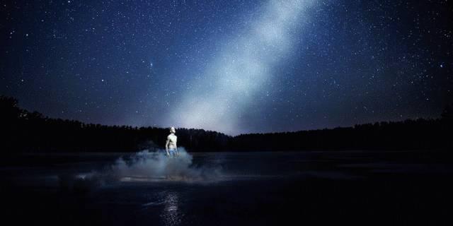 指尖陀螺飞快的旋转,超高速指间陀螺