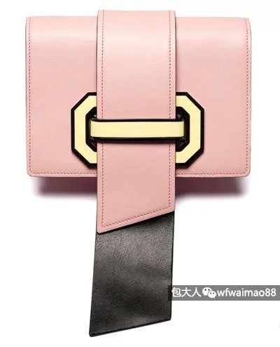 dior和lv包包选哪个,dior与prada的区别