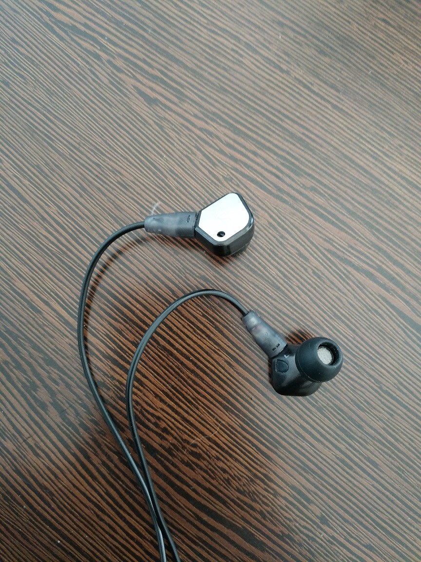 女毒塞CK10对比森海IE80，插xplay5s听效果如何？