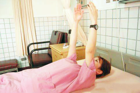 产后肚皮松垮皱巴巴怎么运动,产后该不该下地多走动