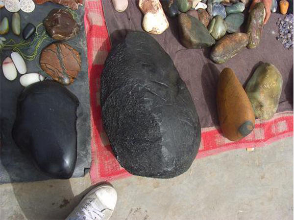 和田墨玉桃花石值钱吗,桃花石和田玉