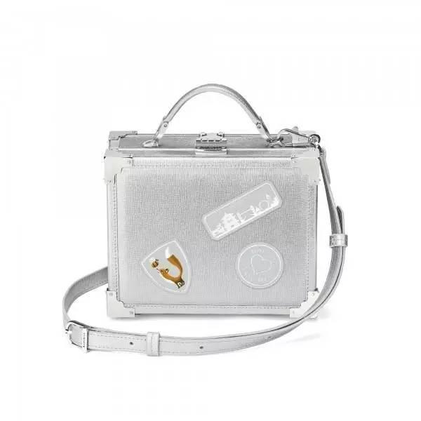 有没有比较时尚年轻化的品牌包包,时尚便宜包包