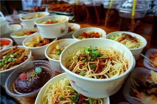 成都宽窄巷子景区特色,成都宽窄巷子有哪些小吃城