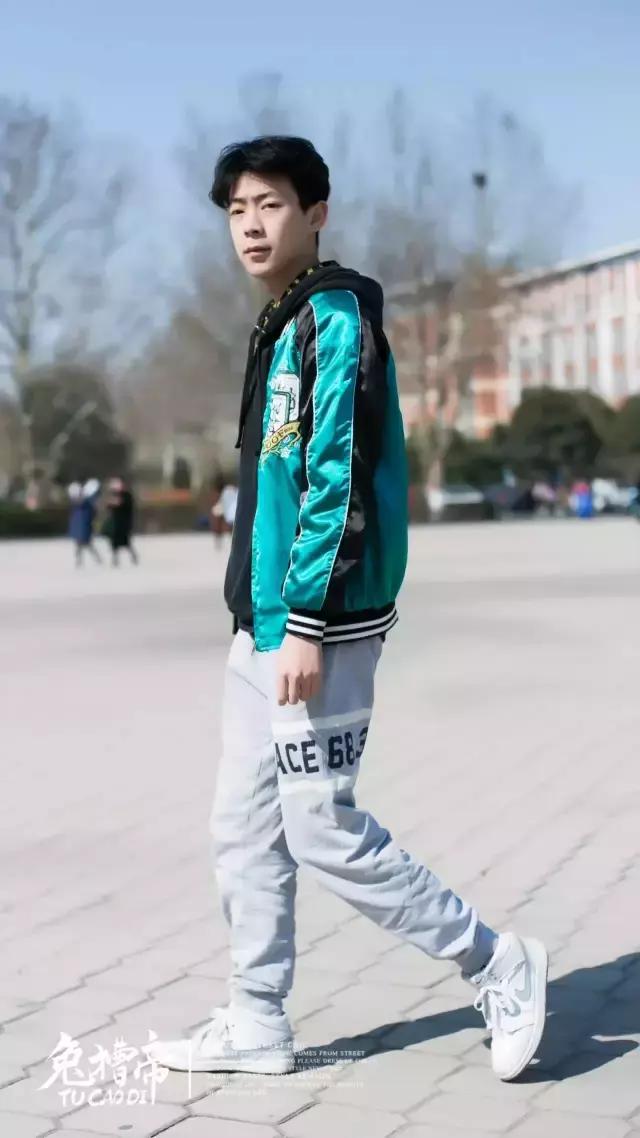 报告老师，中州大学的学生不好好穿衣服！