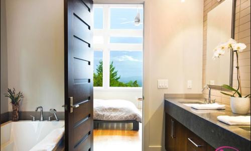 家里两个门对着怎么化解,家中门对门好不好怎么解决