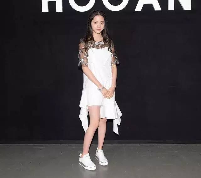 杨幂、吴亦凡都穿小白鞋出街，背后是阿迪古驰纪梵希的商业计谋