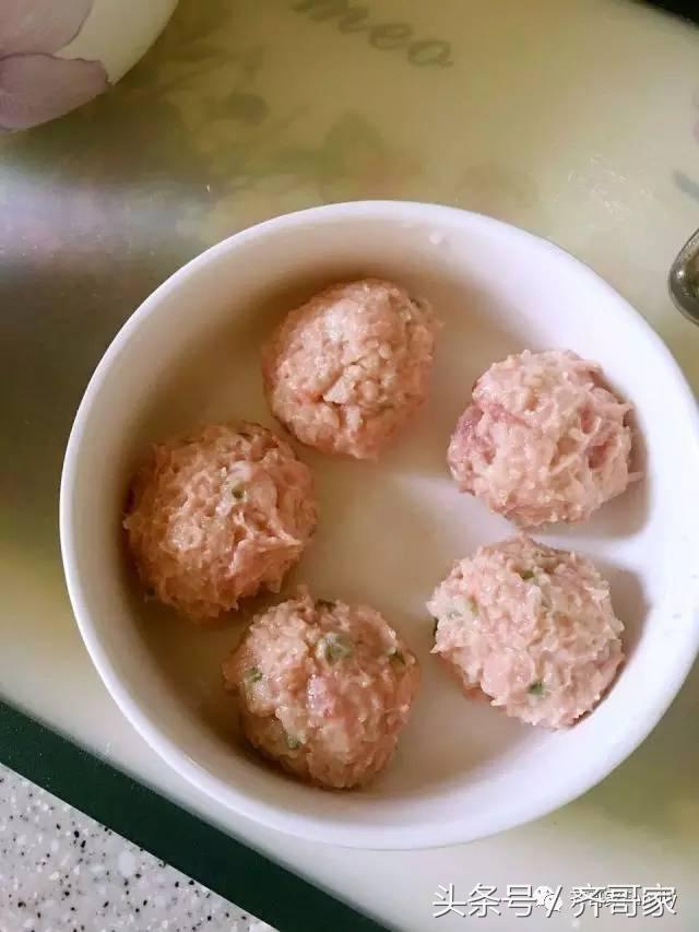 专门给宝宝的辅食狮子头,宝宝辅食狮子头加鸡蛋