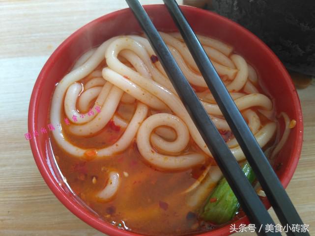 一家开了十年仍然火爆的米线店，只因为一张祖传的汤料秘方！