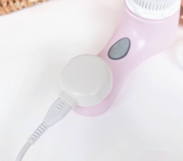 迪丽热巴关晓彤同款洗脸神器大PK!科莱丽vs露娜谁更好用?