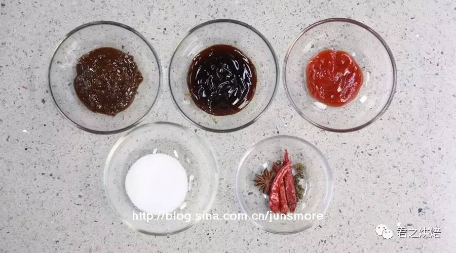 酱香味香辣鸡翅,酱香鸡翅加配菜怎么做