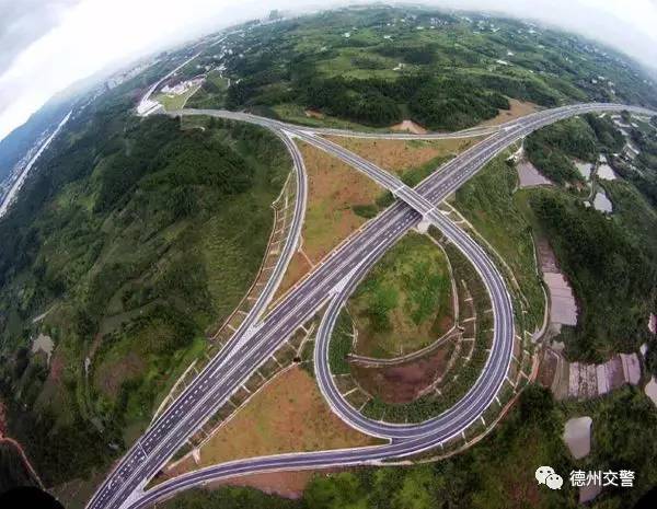 高速上的斑马线什么意思,高速路斑马线标志什么意思