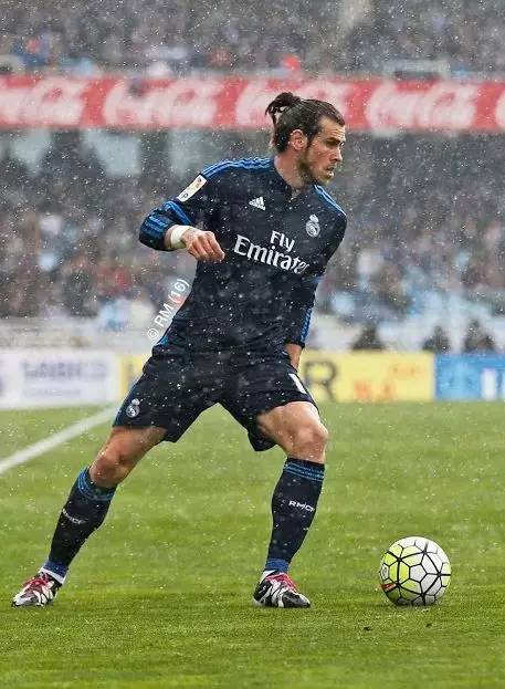 中考体育足球绕杆训练方法,中考体育训练足球方法