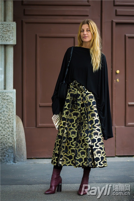 摆脱土气！2017黑底印花时髦更百搭