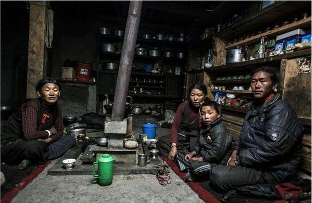 尼泊尔农村夫妻俩的生活,尼泊尔一妻多夫怎样居住