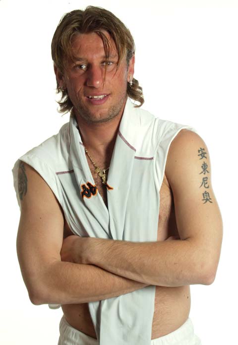 足球明星谁的纹身最多,中国足球运动员纹身