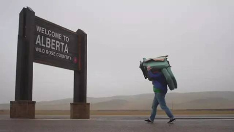 扛着沙发前进,扛着沙发去旅游