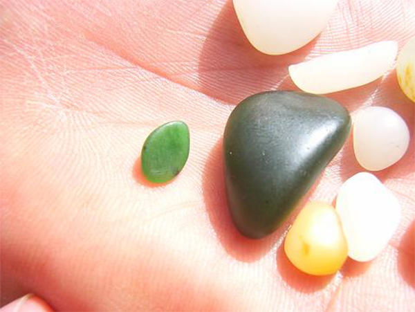 和田墨玉桃花石值钱吗,桃花石和田玉