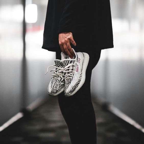 侃爷特别大的鞋子,侃爷穿超级大的靴子