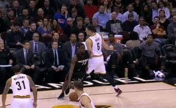 詹姆斯最新冲冠视频,詹姆斯复出首暴扣