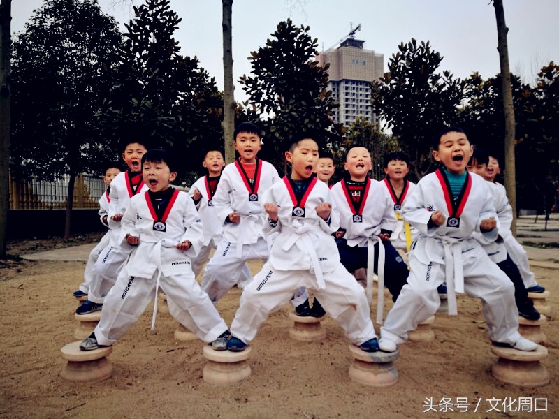 足球进中小学,足球教练员进校园