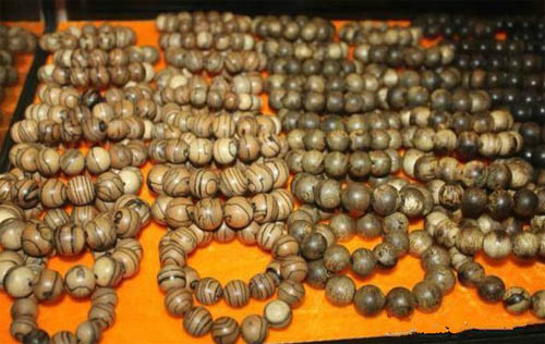 中国800元在越南买沉香,上海人在越南买假沉香