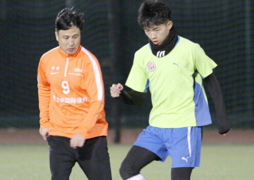 曾击败小罗梅西的足坛大佬出狱在即他培养的球员已被中超哄抢