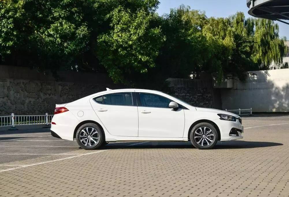 外观内饰逆天不输宝马和路虎,外观堪比越野车