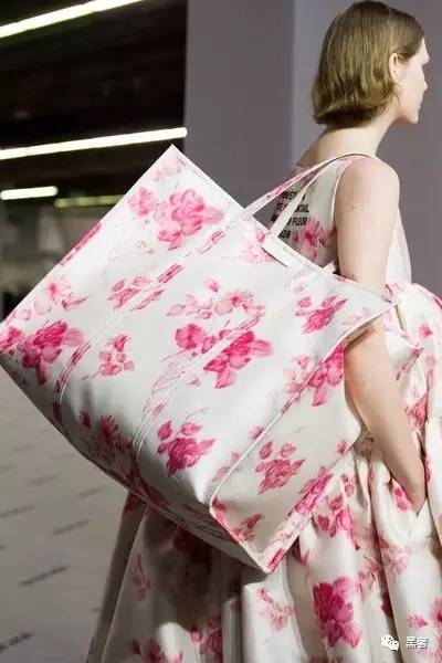 valentino2021秋冬时尚系列,valentino秋冬系列