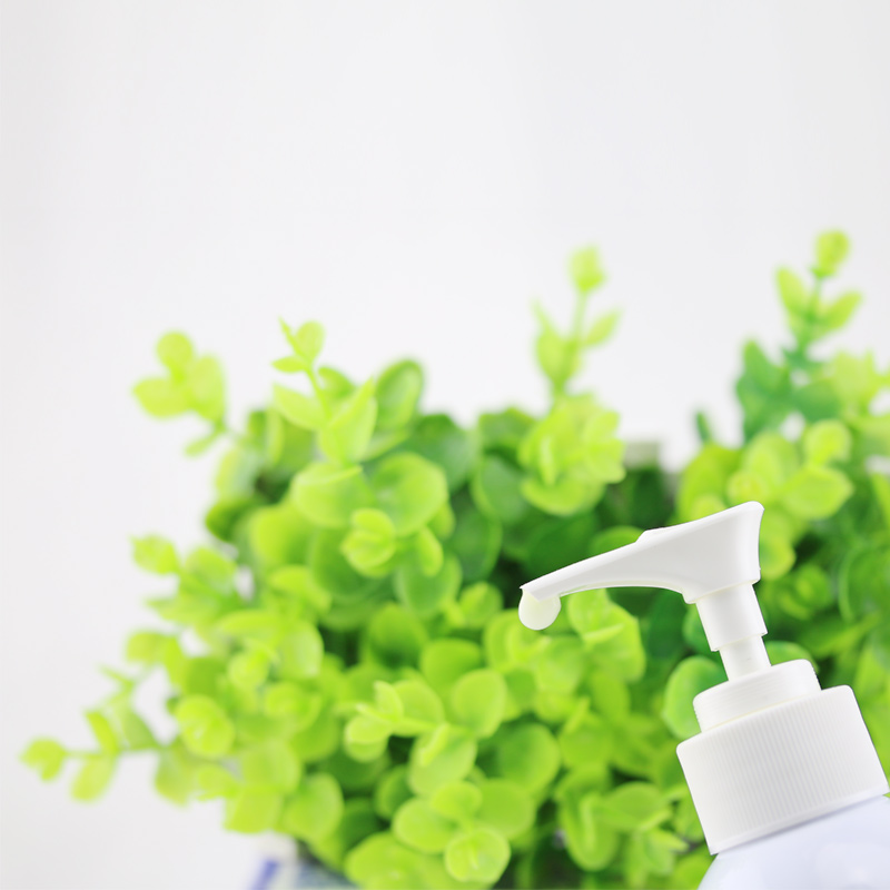 不卸妆的后果就是皮肤容易长痘,不卸妆的伤害