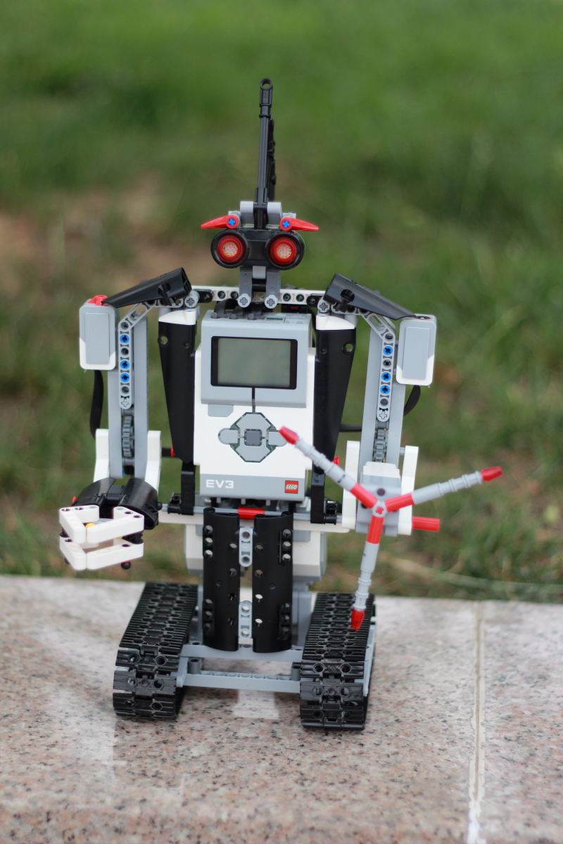 小孩兴趣班机器人,机器人的兴趣班