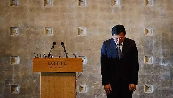 父子同睡一个女明星，儿子把老子赶下台，乐天家族上演超屌炸天宫斗剧，厉害厉害！