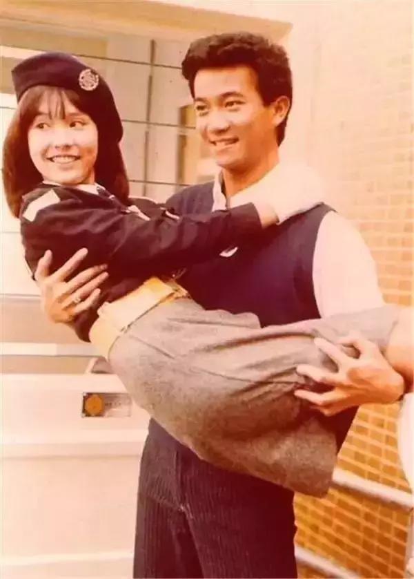 19岁出道经典歌曲,19岁与张国荣搭戏成名