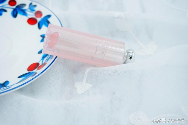 润唇膏红黑测试,变色唇膏真假亲测