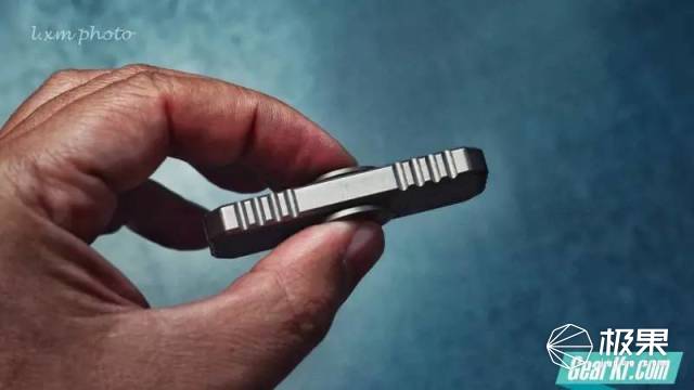 陀螺风靡世界,实用的指尖陀螺