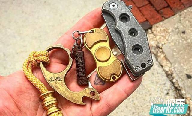 有多种玩法的高科技指尖陀螺,世界级指尖陀螺