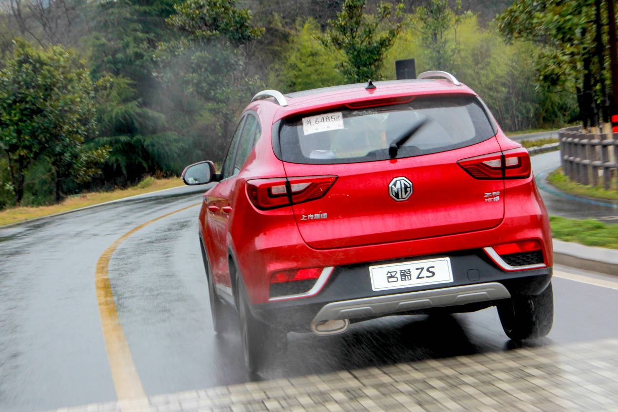 可以遥控泊车电动汽车,名爵zs智能辅助驾驶