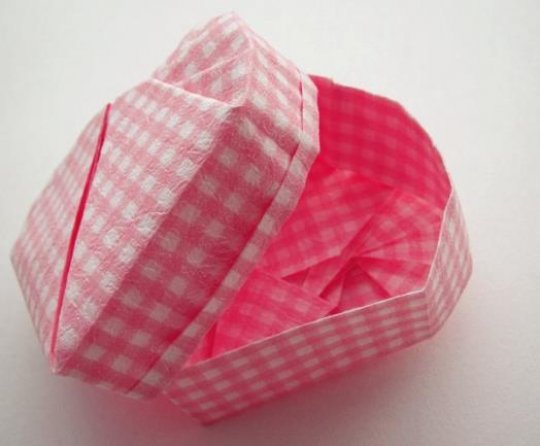 组合心形礼品盒折纸图解教程,心形收纳盒折纸大全