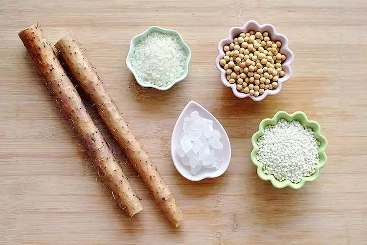 宋美龄抽烟喝酒玩麻将，活到106岁还肤白貌美，秘方来自一碗粥