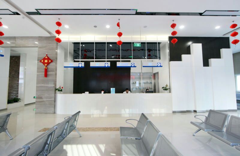 近视眼手术激光和飞秒区别和价格,飞秒激光近视手术是机器还是人工